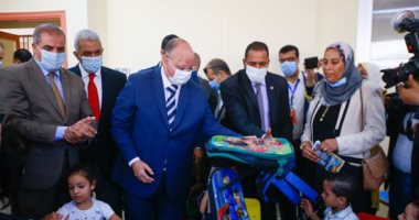 توزيع 300 حقيبة ومستلزمات المدارس على طلاب مشروع المحروسة بالقاهرة