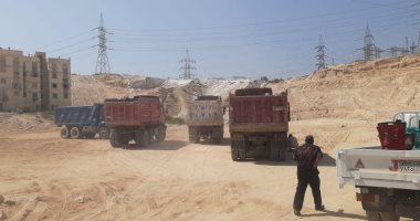 التحفظ على سيارة ولودر جرفا جبل توشكى غرب الإسكندرية