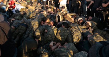 أردوغان يعتقل 46 عسكريا وشرطيا والبحث عن 35 آخرين بتهمة الانتماء لجماعة جولن