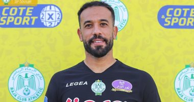 حارس الرجاء المغربى يفوز بجائزة الأفضل فى الشهر قبل مواجهة الزمالك
