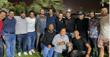 محمد إمام مع نجوم الوسط الفنى من السقا للفيشاوى وأحمد فهمى فى صورة واحدة