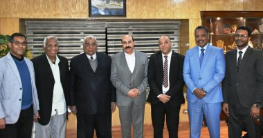 محافظ أسوان يهنئ أبناء الجنوب على البقاء فى الدورى الممتاز