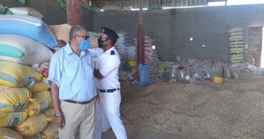 الزراعة تضبط 20 ألف طن أعلاف وخامات تصنيع بدون ترخيص فى مطروح 