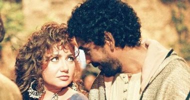 ليلى علوى وأكرم حسنى ورانيا فريد شوقى يهنئون محمد منير بعيد ميلاده
