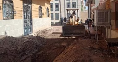 الصعيد فى عيون الدولة.. تنفيذ مشروعات مياه شرب وصرف صحى جديدة بأسوان (صور)