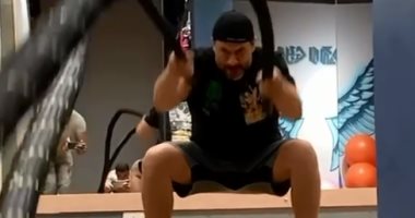 شاهد ماجد المصرى فى وصلة تمرينات من داخل الجيم.. فيديو 