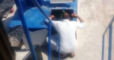 صيانة العبارة النهرية لقرية غرب أسوان لرفع المعاناة عن الأهالى .. صور