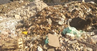 سيبها علينا.. الجيزة توجه برفع القمامة من شارع أحمد ضيف الله بالمريوطية