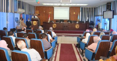 رئيس جامعة سوهاج يشهد ختام فعاليات ورشة عمل "التعليم الهجين".. صور
