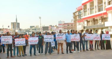 وقفة لعمال وموظفى الزمالك لدعم مرتضى منصور.. صور