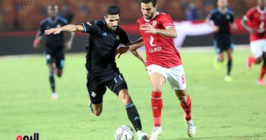 مشاهد هامة في ليلة تعادل الأهلي مع بيراميدز بقمة الجولة قبل الأخيرة للدوري.. الأحمر يفتح باب وصافة الدوري للزمالك.. إصابة كهربا وطرد السولية يؤثران في أداء كتيبة موسيماني..والسماوي حاول التسجيل لكن دون جدوى