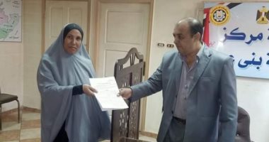 رئيس مركز بنى عبيد بالدقهلية يسلم عقود تملك لـ17 حالة من واضعى اليد 