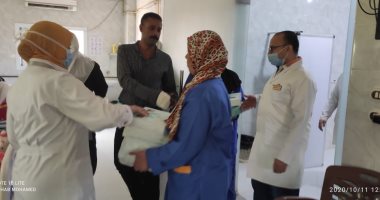 مستشفى الإبراهيمية في الشرقية توزع حلوى مولد النبى على المرضى.. صور