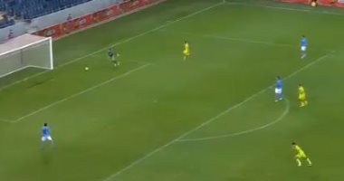 حارس منتخب إسرائيل يرتكب خطأ فادحا ويحرز هدفا فى مرماه بطريقة طريفة.. فيديو