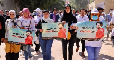 صور.. حملة طرق الأبواب تصل الصعيد لتوعية الأهالى بخطورة تعاطى المخدرات