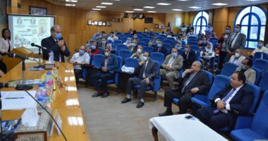 محافظ المنيا يشهد حفل تكريم وكيل وزارة التربية والتعليم لبلوغه سن المعاش