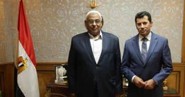 أشرف صبحى يستقبل رئيس نادي أسوان بعد بقاء زهرة الجنوب فى الممتاز