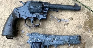 شاهد مجوهرات وقنابل استخرجها صائدوا الكنوز من الممرات المائية البريطانية 