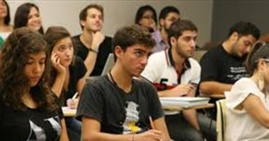 COVID cop ضابط كورونا مهنة جديدة  في السكن الجماعي للطلاب .. لا للفوضى