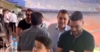 مشادة بين أحمد فهمى ومشجع: شيكابالا شهرك ومكنش حد يعرفك.. فيديو