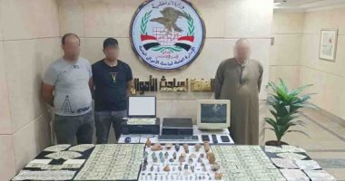 صور..سقوط عصابة لتزوير العملات الوطنية والأجنبية بحوزتهم 22 ألف دولار 