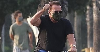 أرنولد شوارزنيجر يتجول بدراجته فى سانتا مونيكا.. وهذا ثمنها (صور)