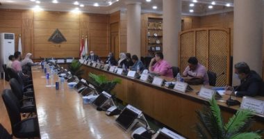 لجنة الأزمات والكوارث بجامعة بنها تجتمع استعدادا للعام الجامعى.. صور