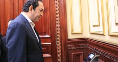 أمين عام الشيوخ يستعرض تجديدات المبنى لأعضاء المجلس.. صور