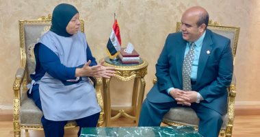 وزير العدل يوجه بتكريم عاملة نظافة لإبلاغها عن جسم غريب بمحكمة شمال الجيزة