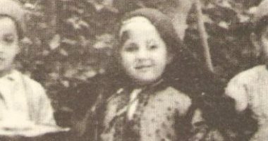 شاهد نجمة الجماهير نادية الجندى فى مرحلة الطفولة