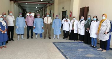جامعة حلوان تستعد للعام الجديد بتعقيم المُدرجات وتركيب مظلات