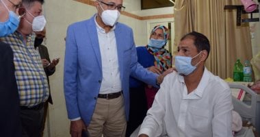 رئيس جامعة طنطا يواصل جولاته المفاجئة بالمستشفيات الجامعية ليلا.. صور