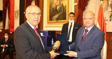 محافظ القاهرة يكرم المتحدثين بالندوة التثقيفية احتفالا بذكرى نصر أكتوبر..صور