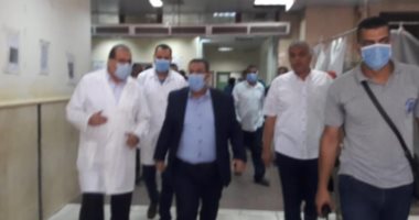 رئيس جامعة القناة يتابع حالة مصابي حريق مصنع اللحوم في الإسماعيلية.. صور