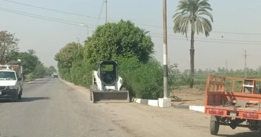 رفع 30 طن مخلفات فى حملات على طريق المسار السياحى غرب الأقصر.. صور