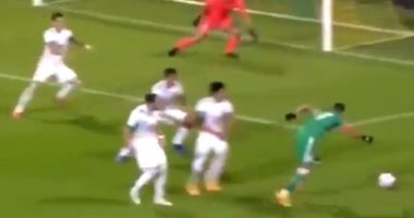 رياض محرز يتلاعب بـ3 مدافعين من منتخب المكسيك في لقطة "برازيلية".. فيديو