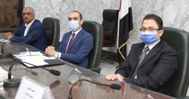 نائب محافظ سوهاج يلتقى شباب مبادرة "شباب يدير شباب"