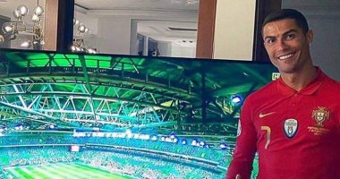 البرتغال ضد السويد.. رونالدو يدعم منتخب بلاده من الحجر الصحي