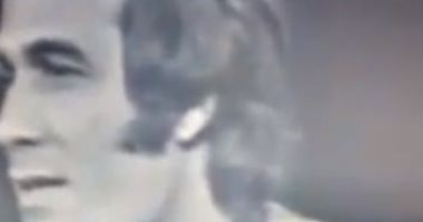 تسجيل نادر للفنان الراحل محمود ياسين يلقي فيه قصيدة "كلمة".. فيديو