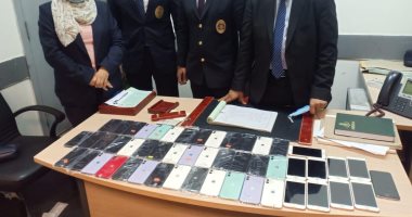 ضبط محاولة تهريب هواتف آيفون مع راكب بمطار القاهرة  