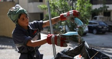 لبنانية تكسر قيود المجتمع وتترك السياحة من أجل جمع القمامة.. ألبوم صور