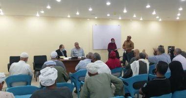 رئيس مدينة الأقصر يستمع لشكاوى المواطنين فى الحمام الأوليمبي بالعوامية اليوم