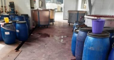 ضبط مواد مجهولة المصدر تستخدم فى تصنيع النسيج بمصنع فى العاشر من رمضان