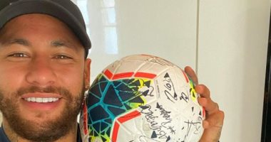نيمار يحتفل بفوز منتخب البرازيل على بيرو فى تصفيات أمريكا الجنوبية