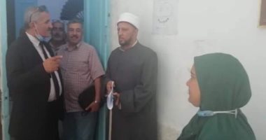 وكيل "الإسكندرية الأزهرية" يتفقد فصول محو الأمية بمعهد غيط العنب