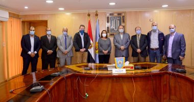 تعرف على اجتماع محافظ أسيوط بمدير مشروع مجمع التكسير الهيدروجينى