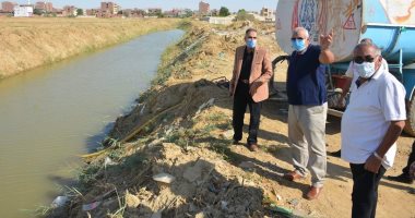 محافظ الوادى الجديد يوجه بدراسة تغطية المصرف الزراعى بأرض البحوث الزراعية.. صور