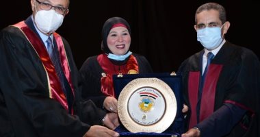 جامعة طنطا تكرم رئيس الإدارة المركزية للطلاب الوافدين و71 طالبًا 