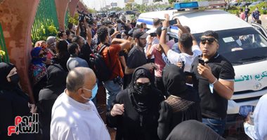  المجلس التنفيذى لبورسعيد يبدأ اجتماعه بدقيقة حداد على روح محمود ياسين 