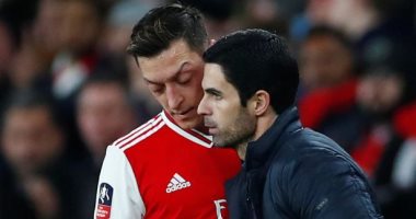 أرتيتا يوجه صفعة جديدة إلى أوزيل بعد استبعاده من قائمة الدوري الأوروبي